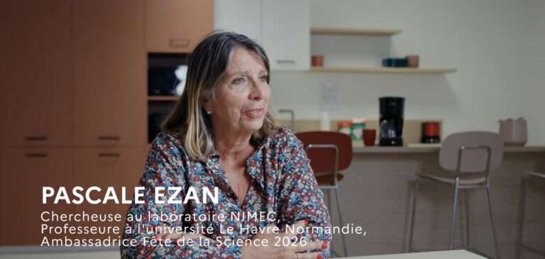 Pascale Ezan en entretien dans une cuisine ; en incrustation : chercheuse au laboratoire NIMEC, professeure à l'université Le Havre Normandie, ambassadrice Fête de la science 2026.